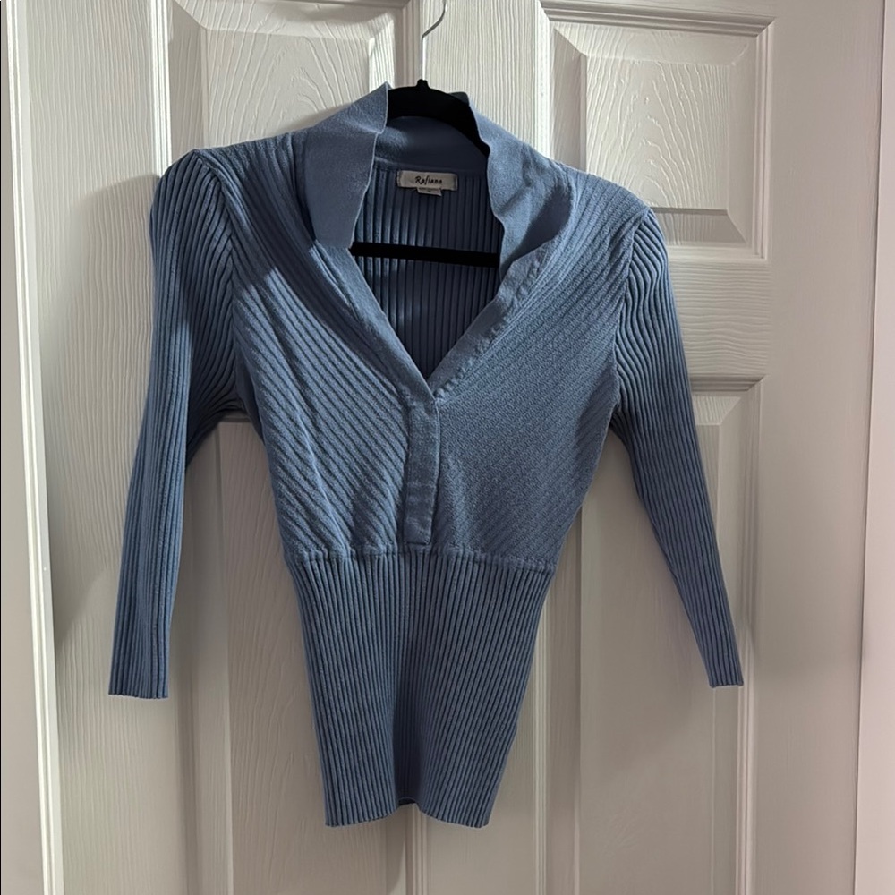 Collared and stretchy blue blouse